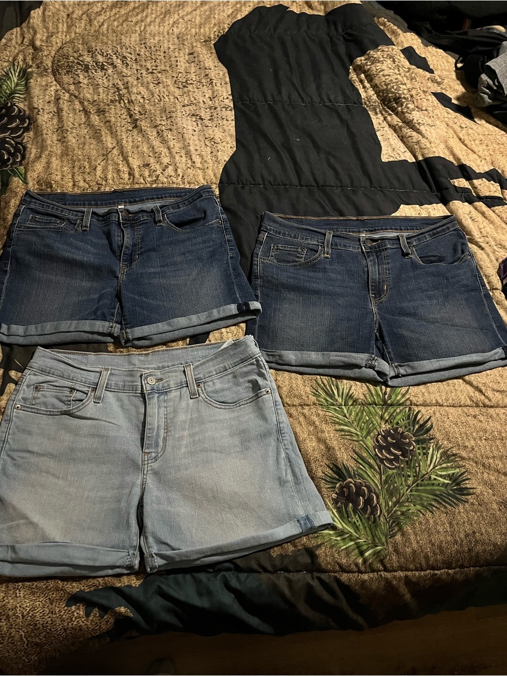 (3) EUC LEVI MID RISE JEAN SHORTS SIZE 29